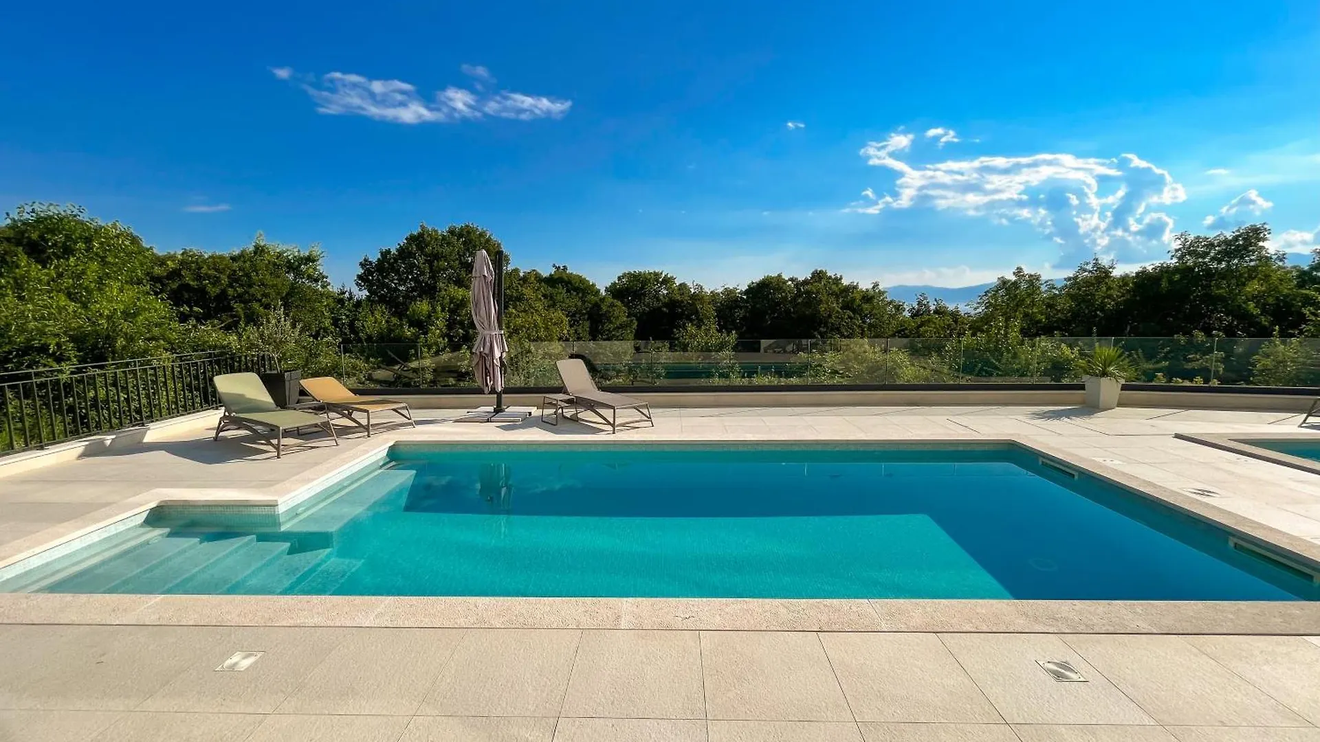 The Modern Apartment In The Nature With A Pool & Gym Kostrena 0*,